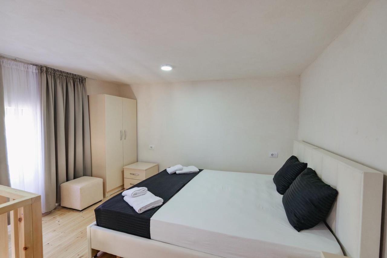 Vila Francesko Ksamil Bagian luar foto