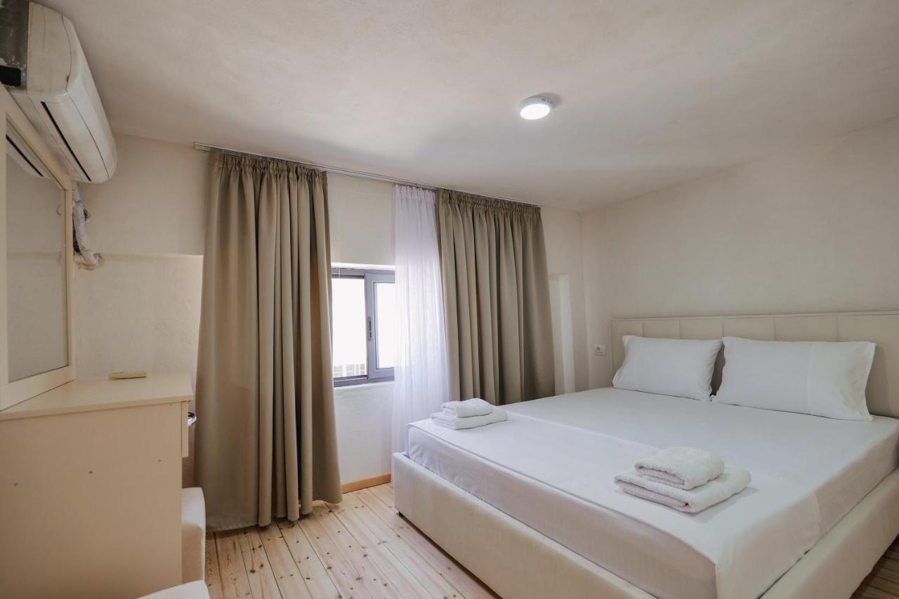 Vila Francesko Ksamil Bagian luar foto