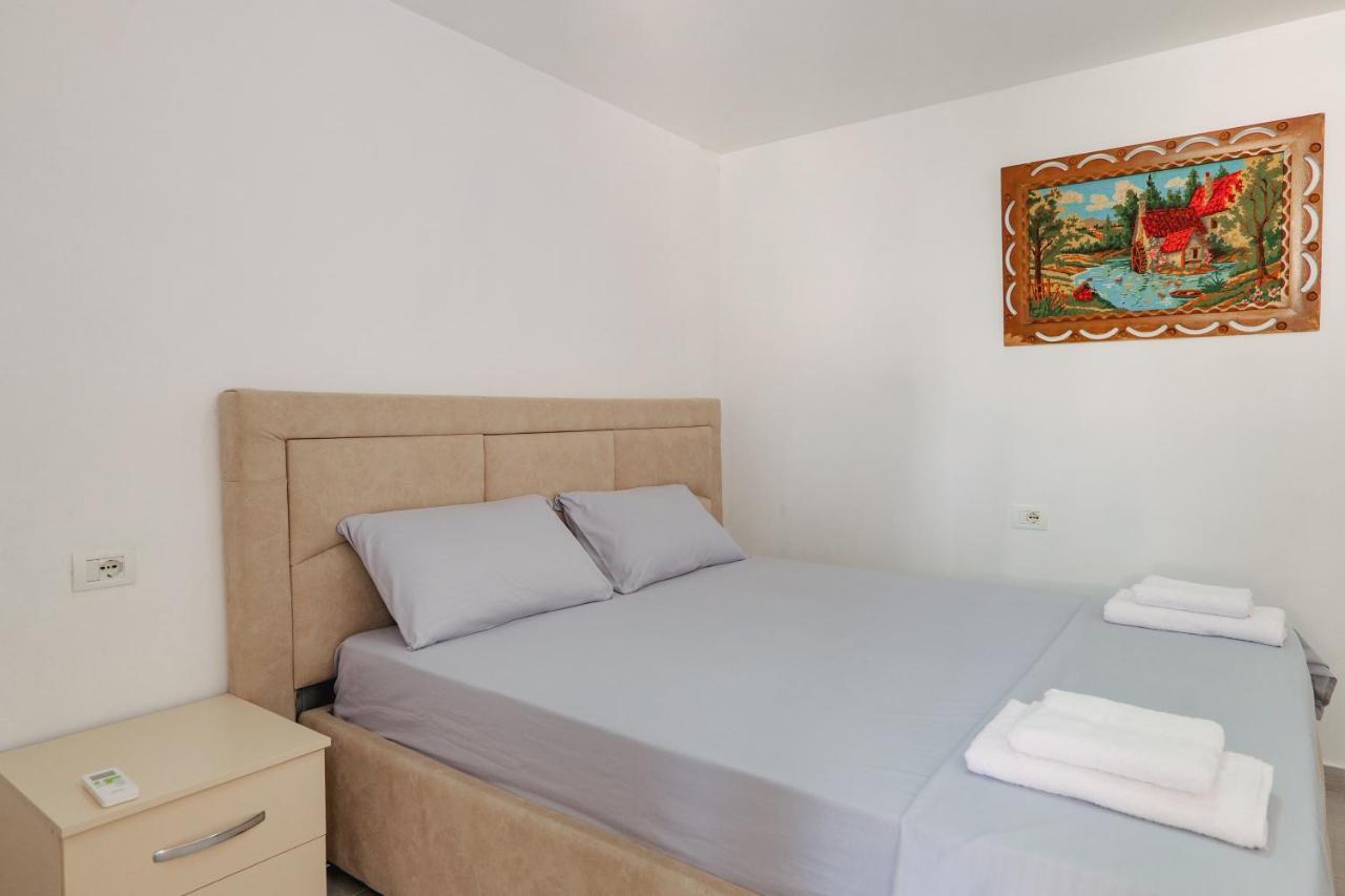 Vila Francesko Ksamil Bagian luar foto