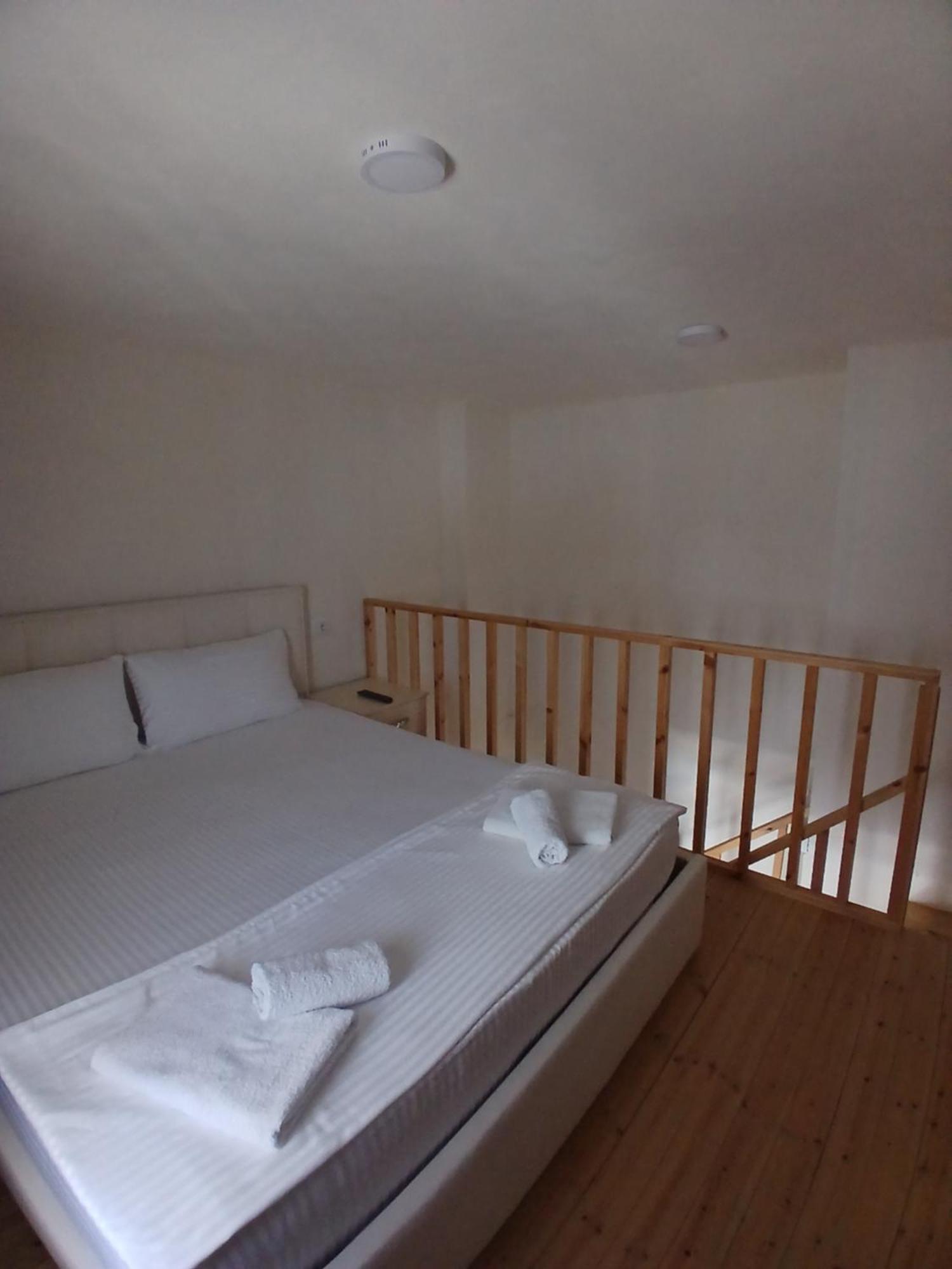 Vila Francesko Ksamil Bagian luar foto