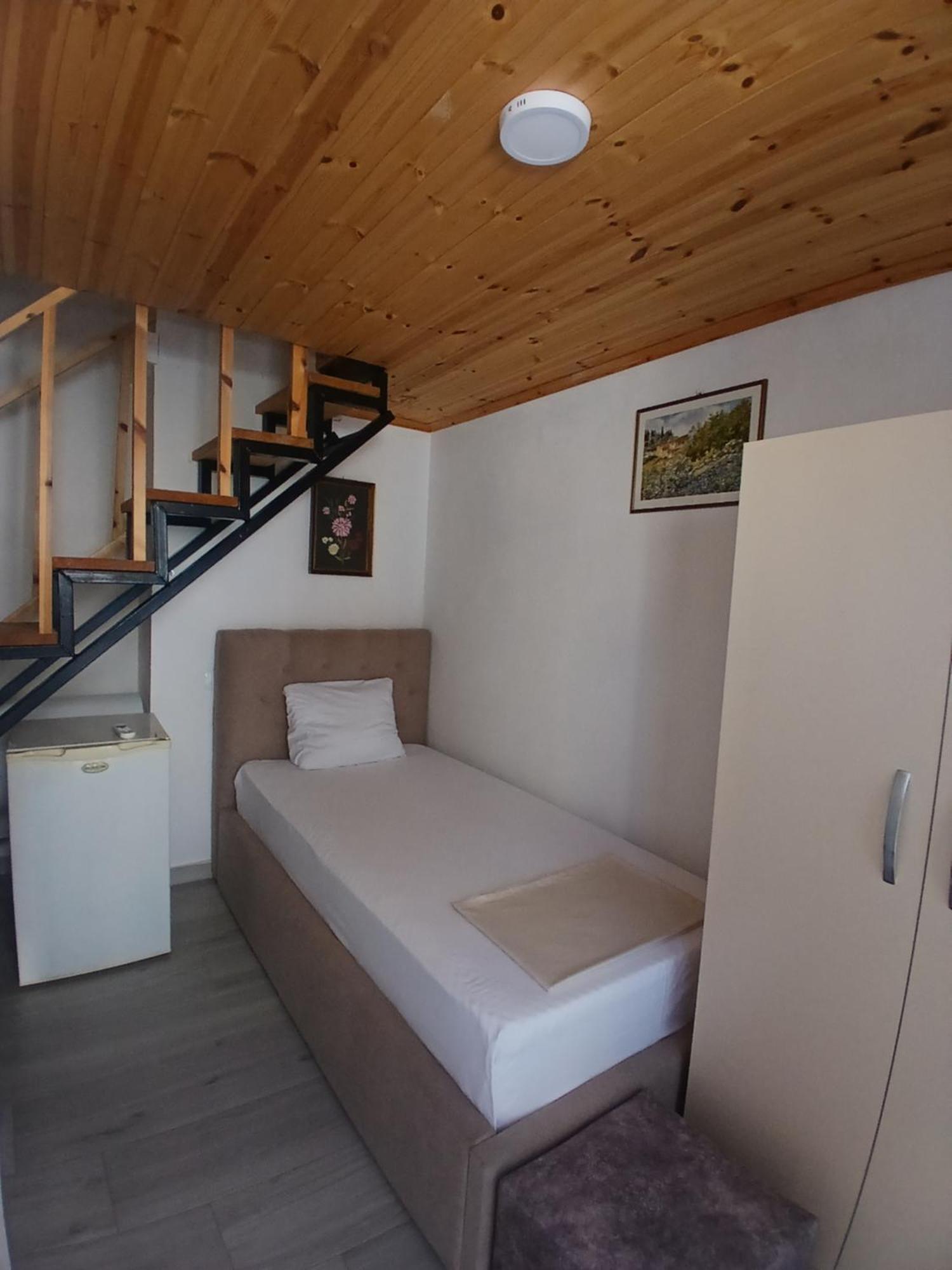 Vila Francesko Ksamil Bagian luar foto