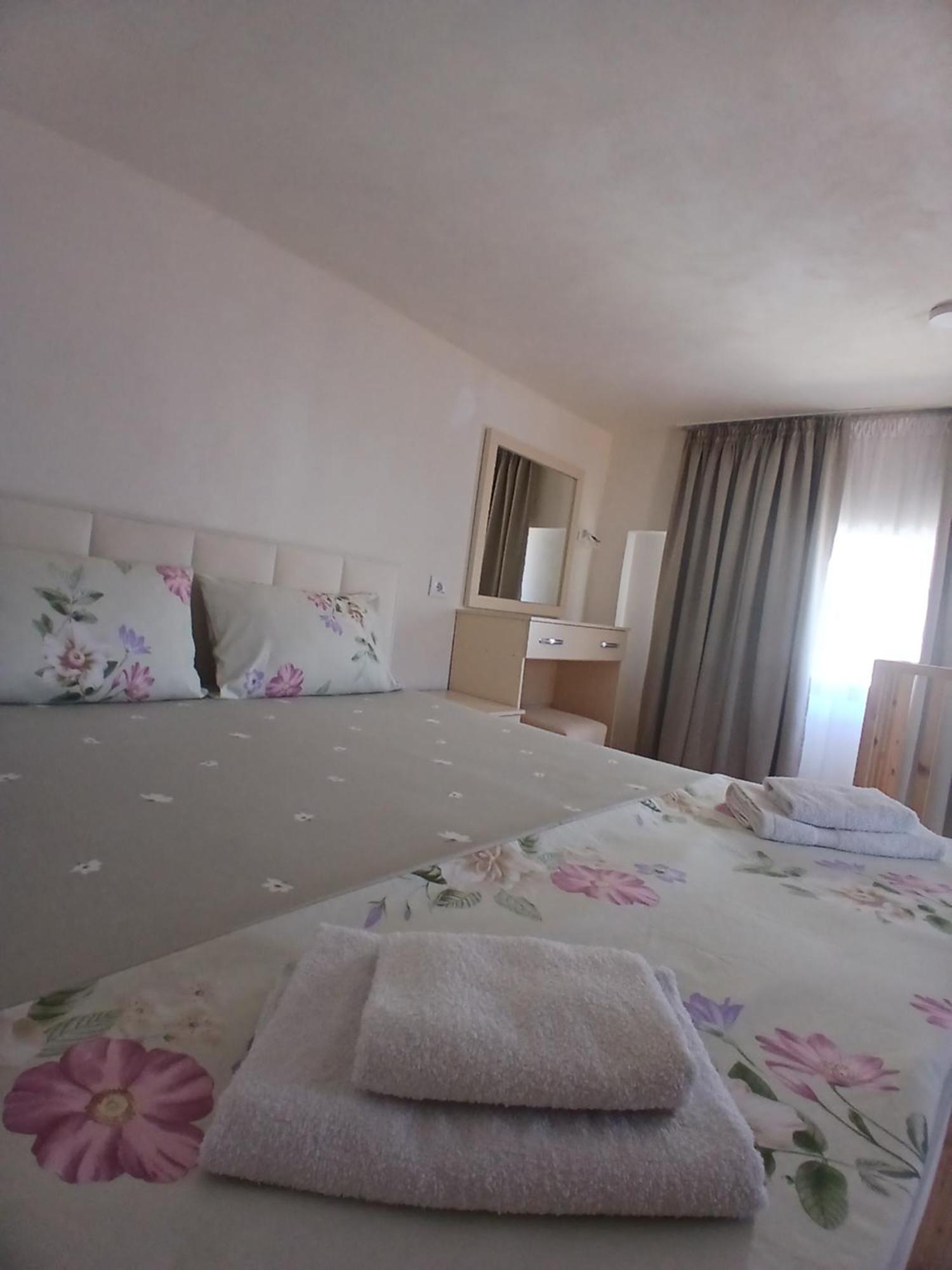 Vila Francesko Ksamil Bagian luar foto
