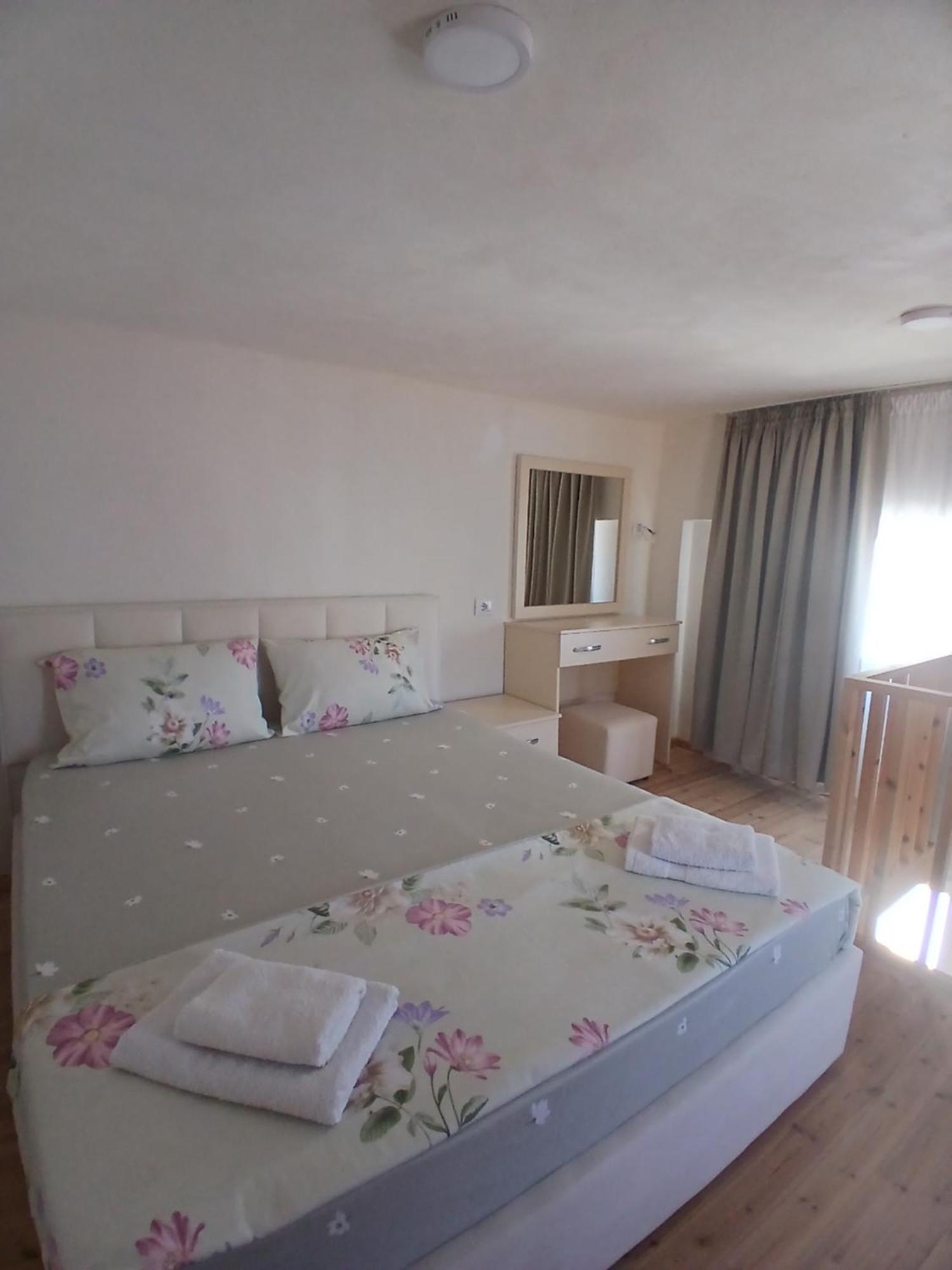 Vila Francesko Ksamil Bagian luar foto