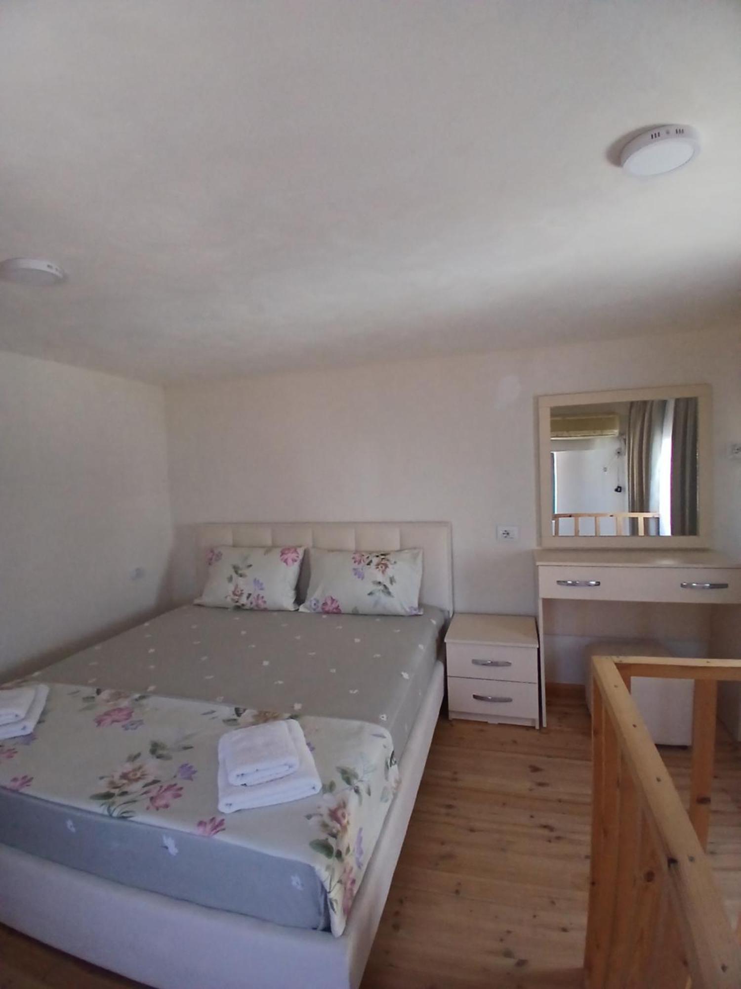 Vila Francesko Ksamil Bagian luar foto